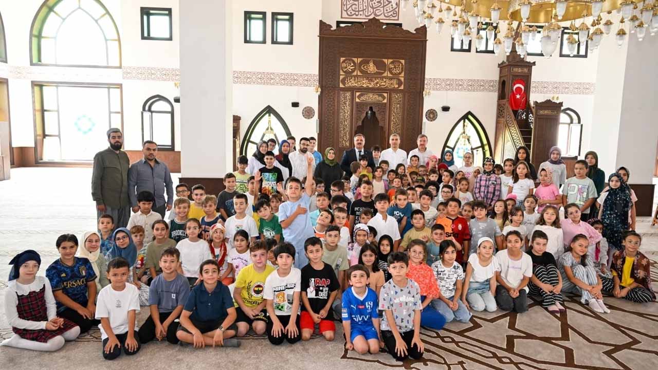 Uşak Valisi Naci Aktaş, yaz Kur’an Kurslarını ziyaret etti