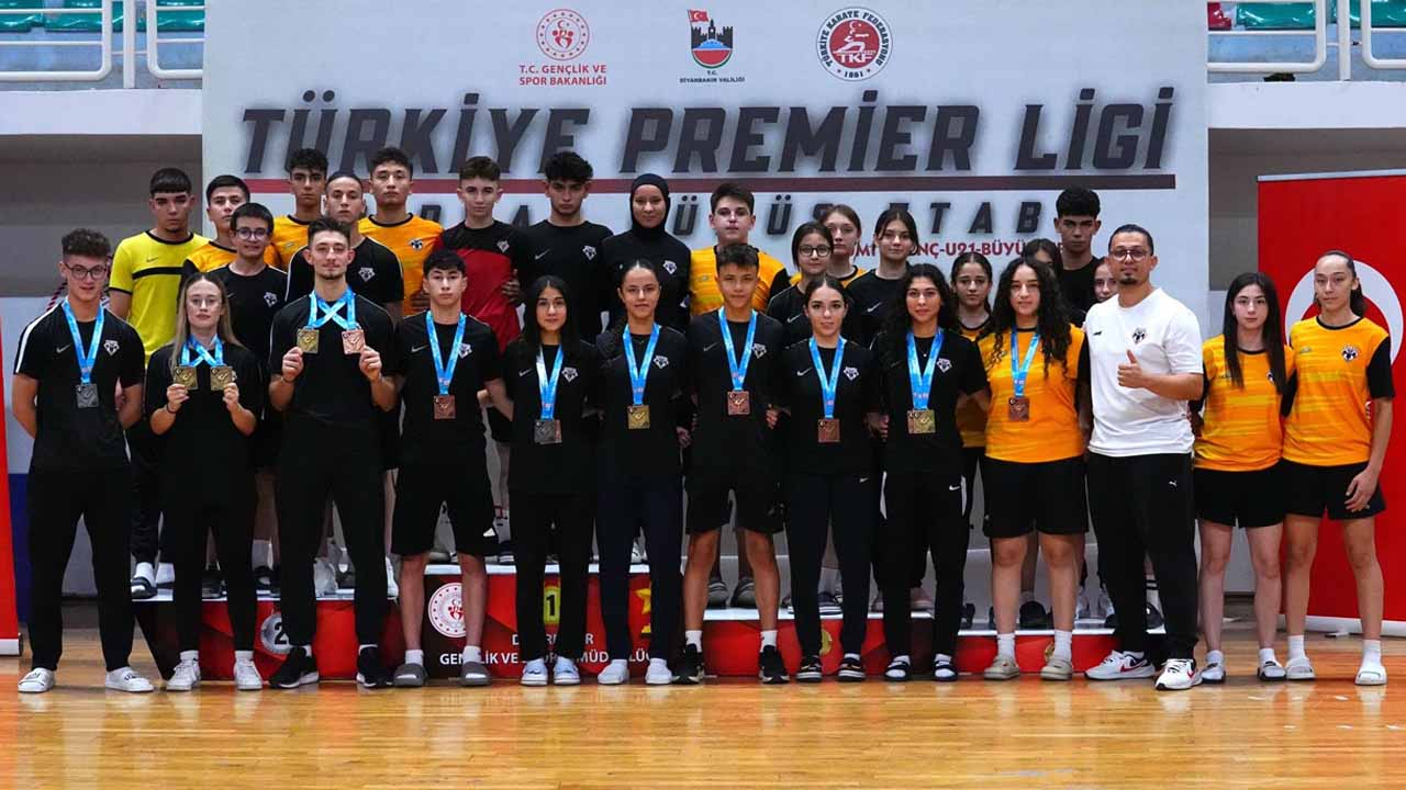Uşak Karate Özlem Spor Kulübü Türkiye Premier Ligi’nden 15 madalya ile döndü