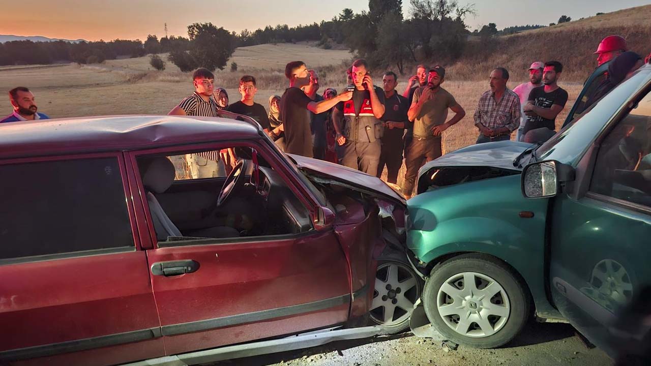 Gediz'de feci kaza! 2 kişi öldü, 1 kişi yaralandı