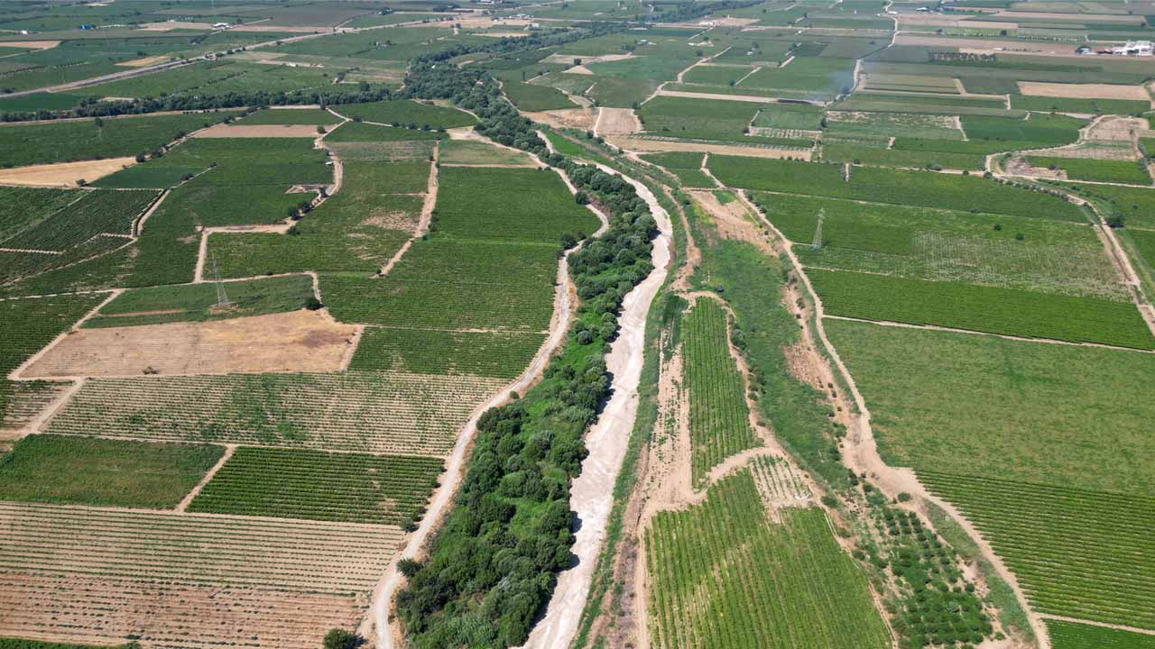 Kuraklık Gediz Nehrini vurdu, barajlar alarmda
