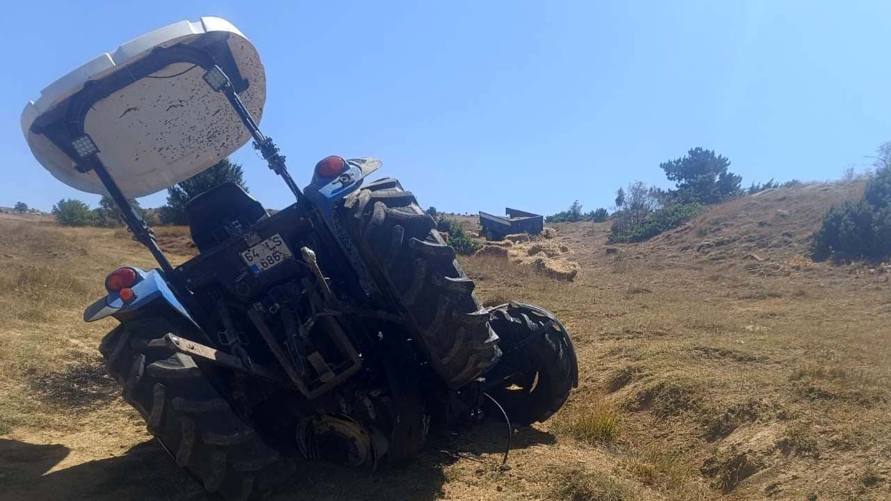 Uşak'ta traktör devrildi: 1 çocuk öldü, 1 çocuk yaralandı