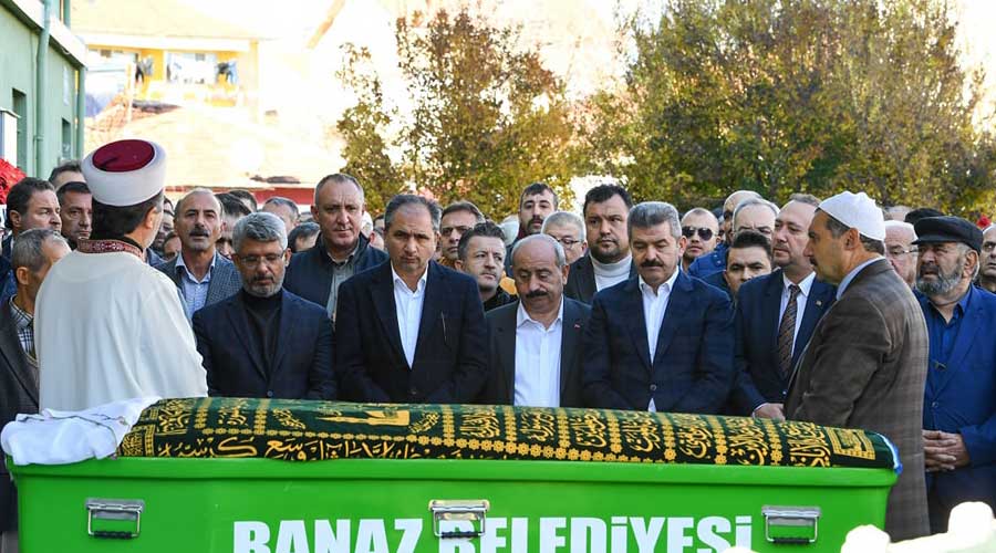 Zafer Arpacı'nın annesi son yolculuğuna uğurlandı