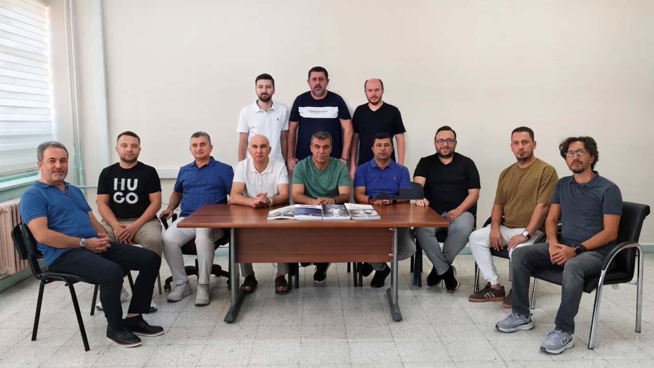 Uşaklı öğretmenlerin kaleminden çıktı 10. Sınıf Coğrafya kitabı tüm Türkiye’de
