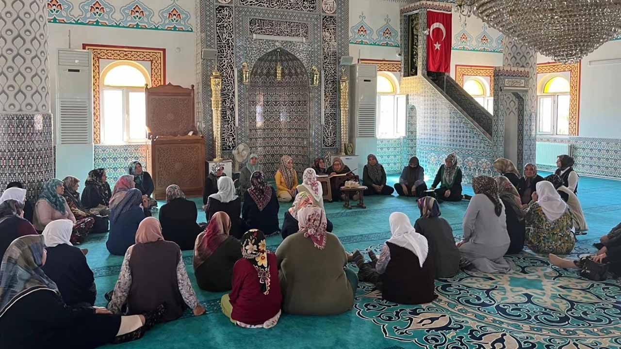 Uşak’ta hanımlara yönelik Mevlid Kandili programları düzenlendi