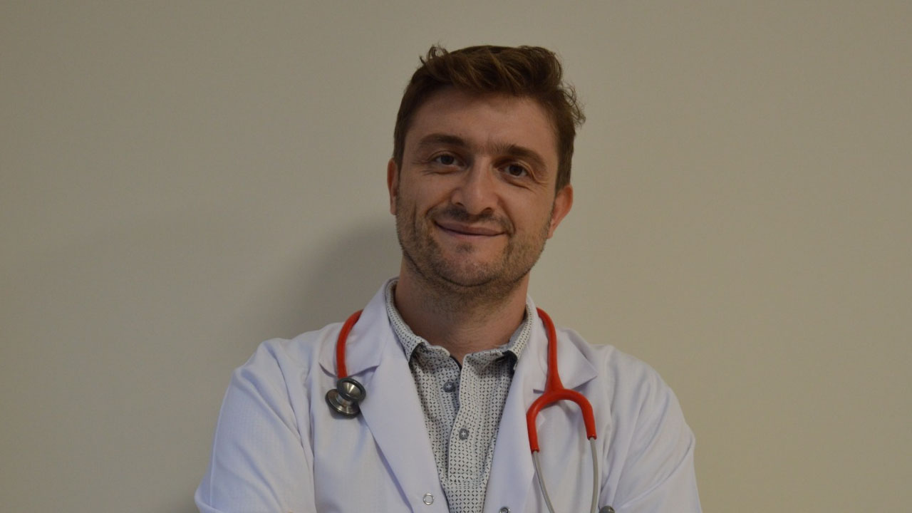 Uzm. Dr. Murat Bayır Uşak Eğitim ve Araştırma Hastanesi’nde göreve başladı