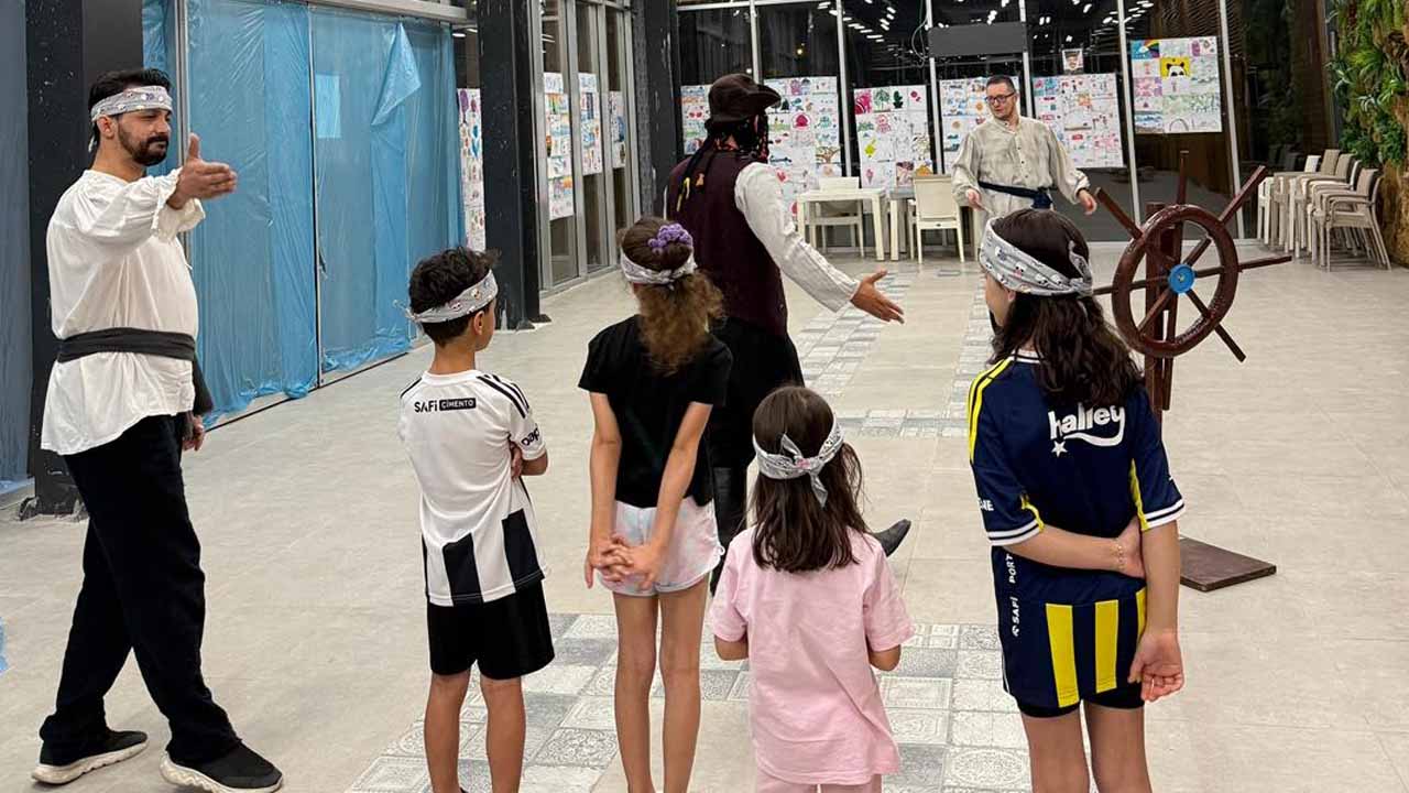 Uşak Belediyesi Çocukkent’te “Hazine Adasına Yolculuk” sahnelendi