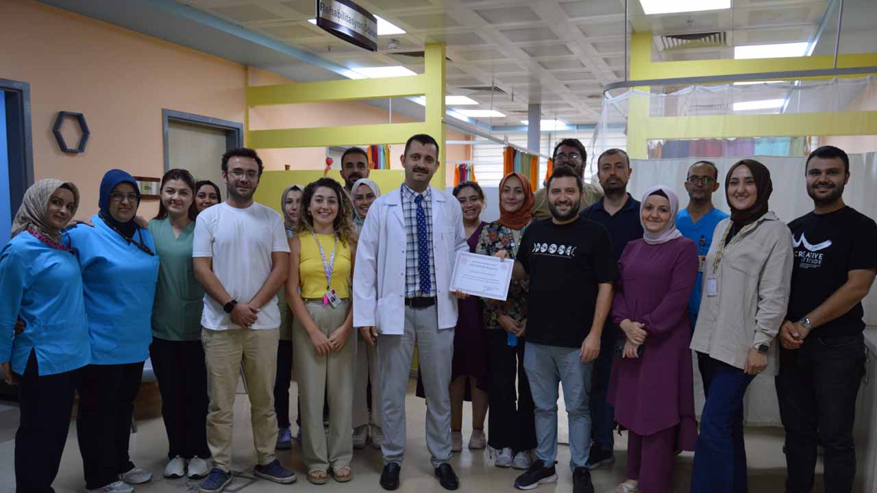 Uşak Eğitim ve Araştırma Hastanesi’nde Dünya Fizyoterapi Günü kutlandı