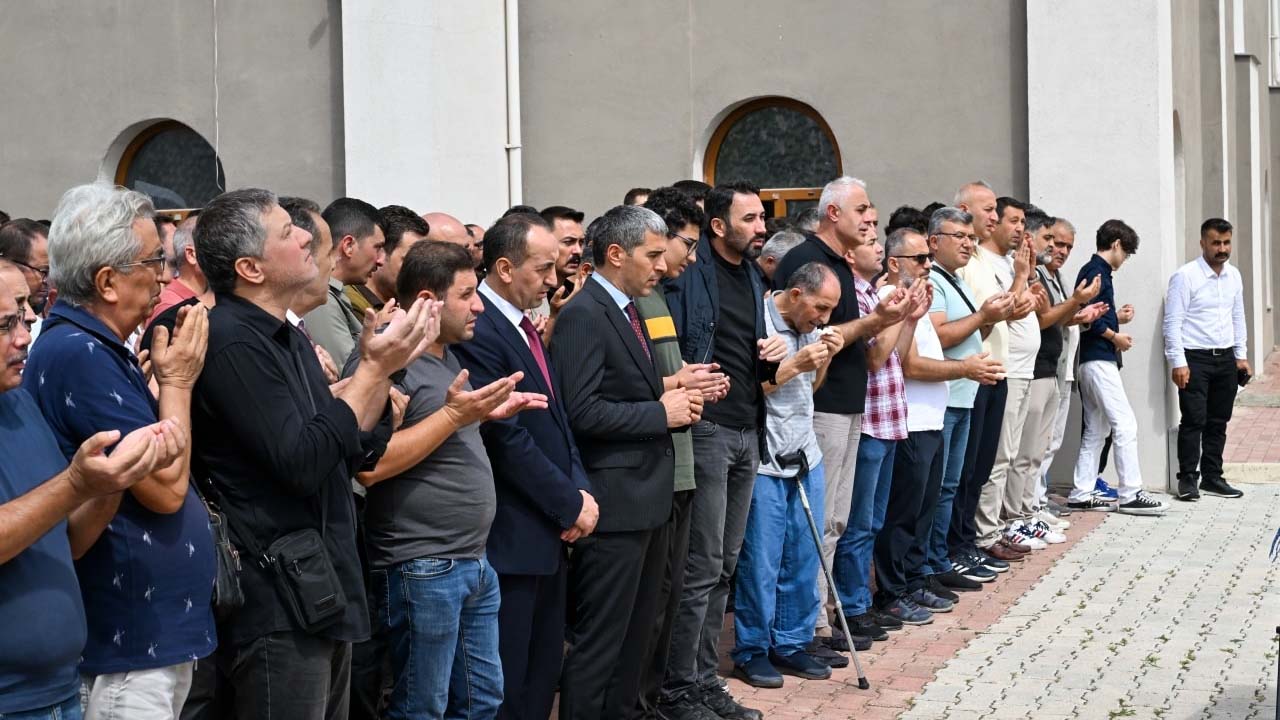 Ertuğrul Gazi AİHL Öğretmeni Özlem Alyanak’a gözyaşlarıyla veda