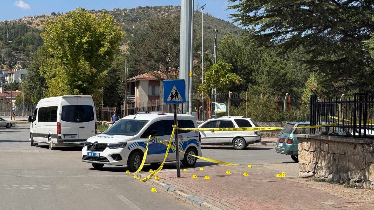 Afyonda aile faciası: Eşi ile kayınvalidesi ve baldızını silahla yaraladı