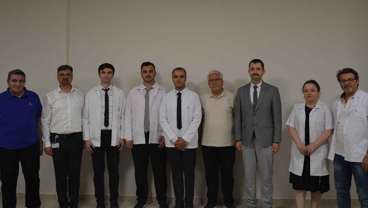 Uşak Eğitim ve Araştırma Hastanesi’nde yeni uzman hekimler göreve başladı