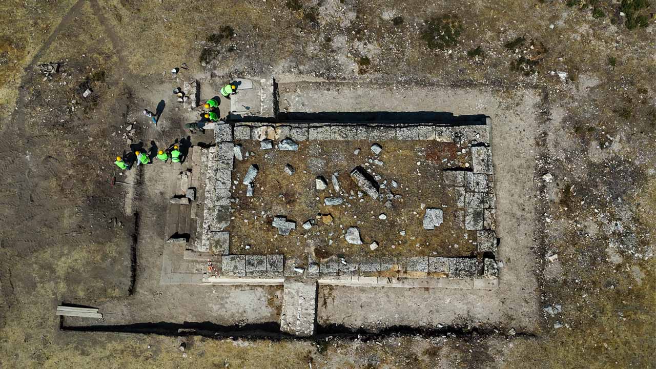 Blaundos Antik Kenti'ndeki ikinci tapınak da gün yüzüne çıkarılıyor