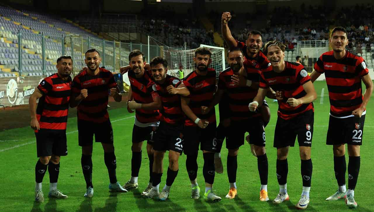 Uşakspor’dan gol yağmuru: 4-0’lık şovla liderlik geldi