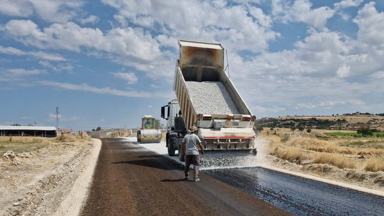 Uşak İl Özel İdaresi’nden köylere modern ulaşım