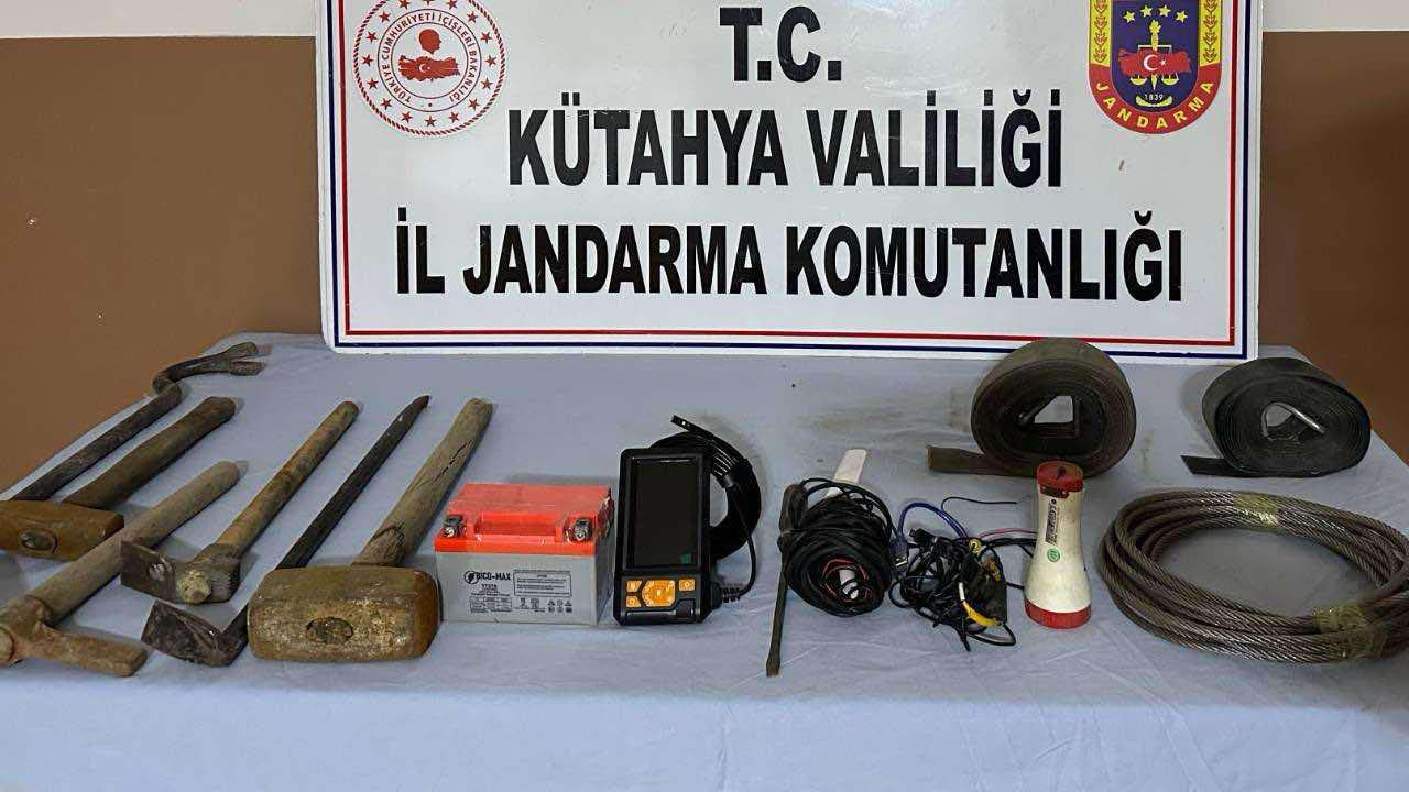 Yenikent de kaçak kazı operasyonu,  6 şüpheli yakalandı