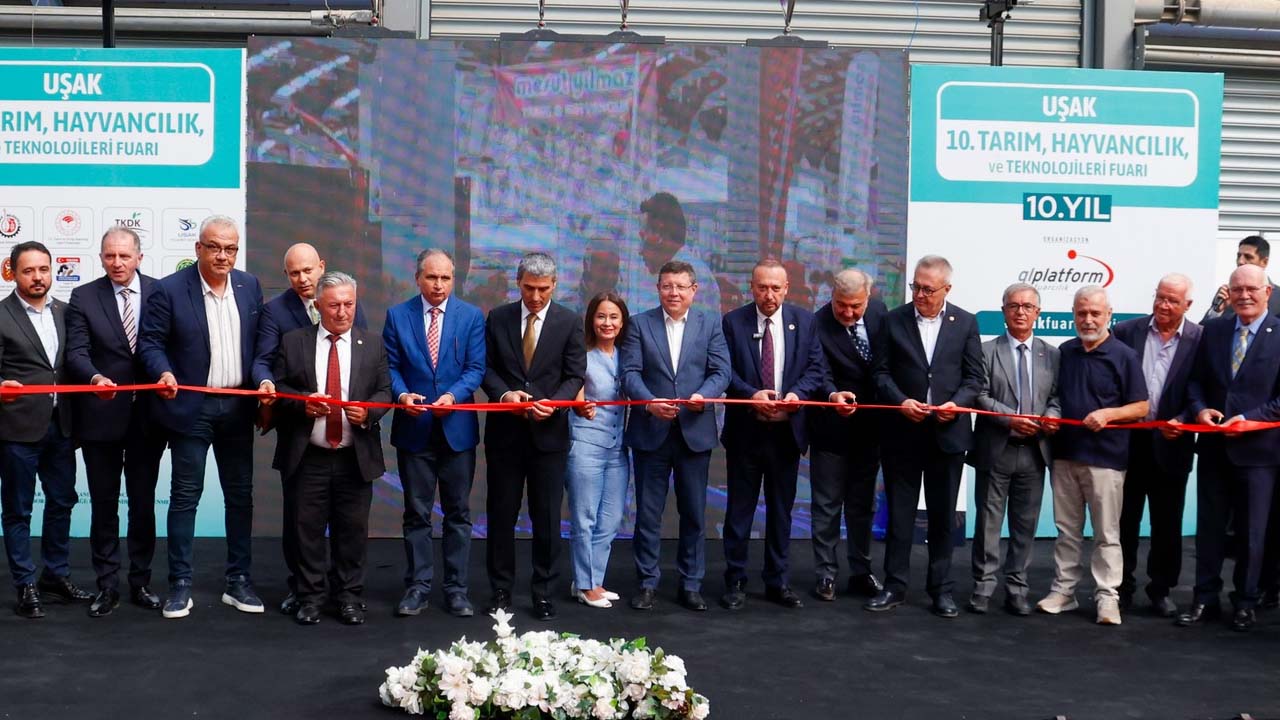 Çiftçiler ve üreticiler Uşak’ta buluştu! 10. Tarım Fuarı coşkuyla açıldı