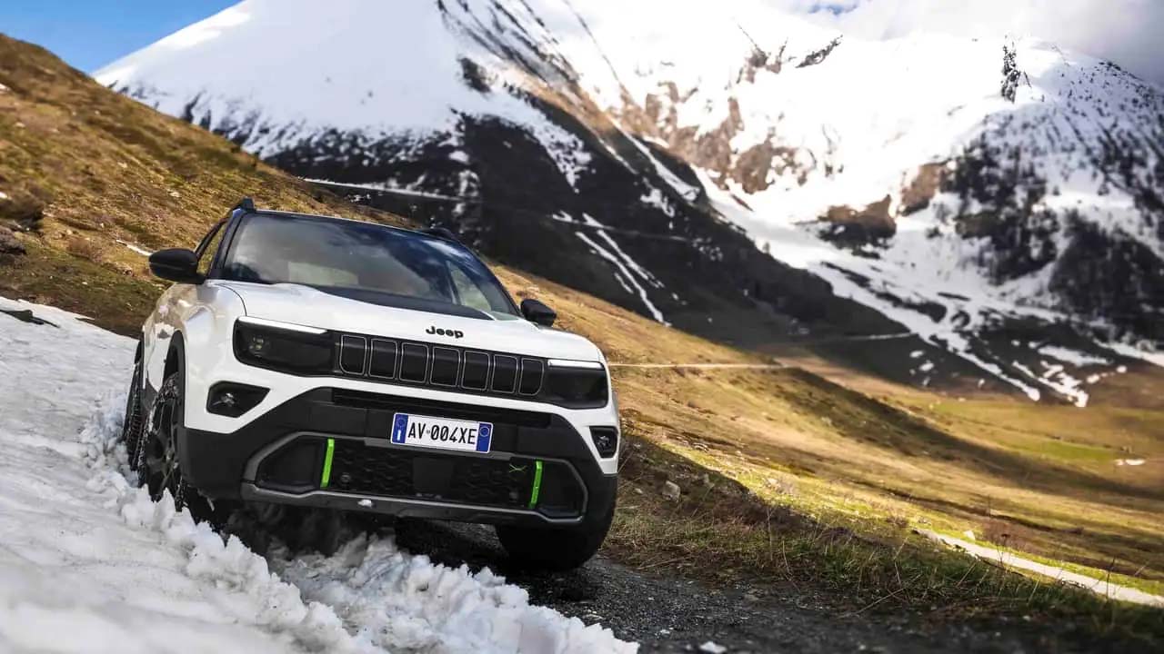 Efsane Jeep DNA’sı hibrit teknolojiyle buluştu: Avenger 4xe Türkiye’de