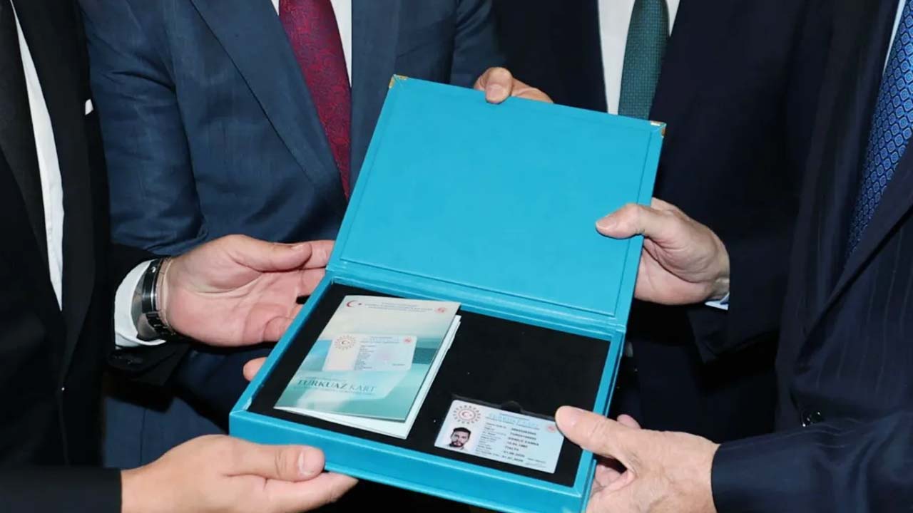 Türkiye’nin Mavi Pasaportu Turkuaz Kart nedir, kimlere verilir?