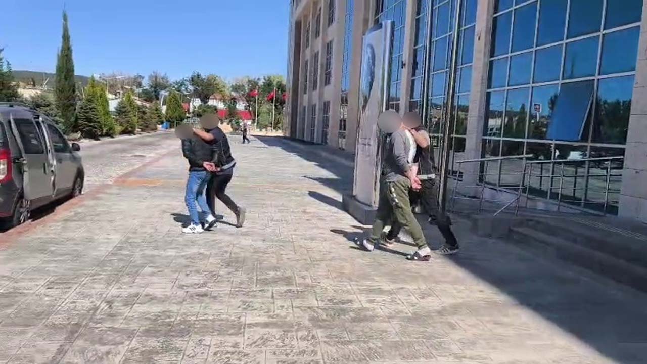 Uşak’ta 4 zehir taciri tutuklandı