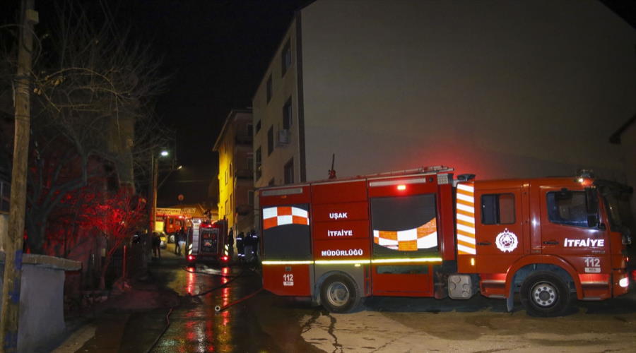 Uşak'ta Fevzi Çakmak Mahallesi'ne ev yangını!