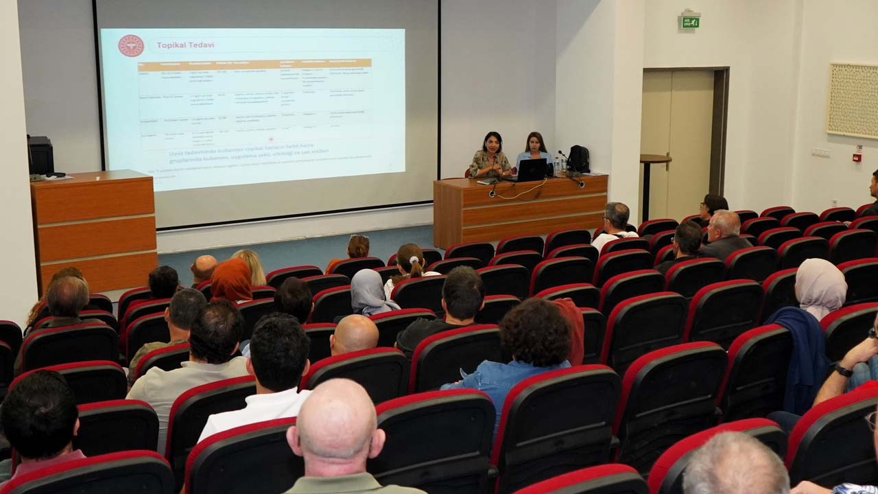 Uşak’ta deri hastalıkları konulu eğitim programı gerçekleştirildi