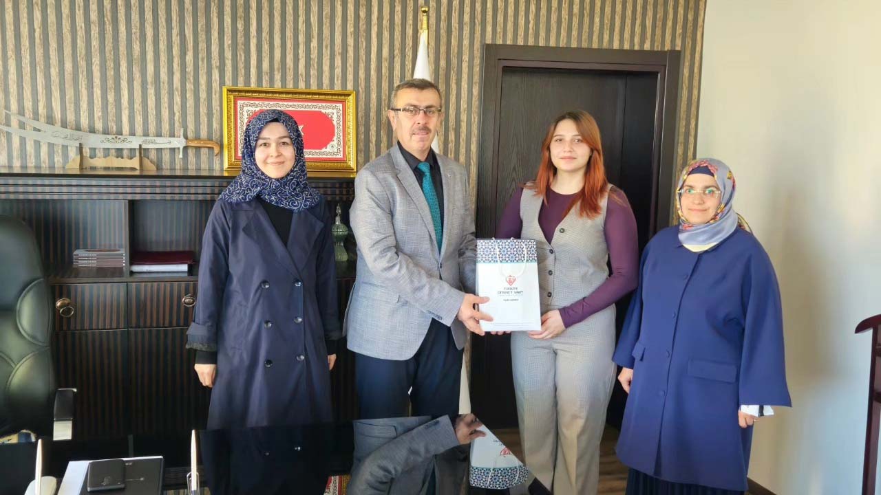 Uşak Müftülüğü öğrencisi Türkiye üçüncüsü oldu