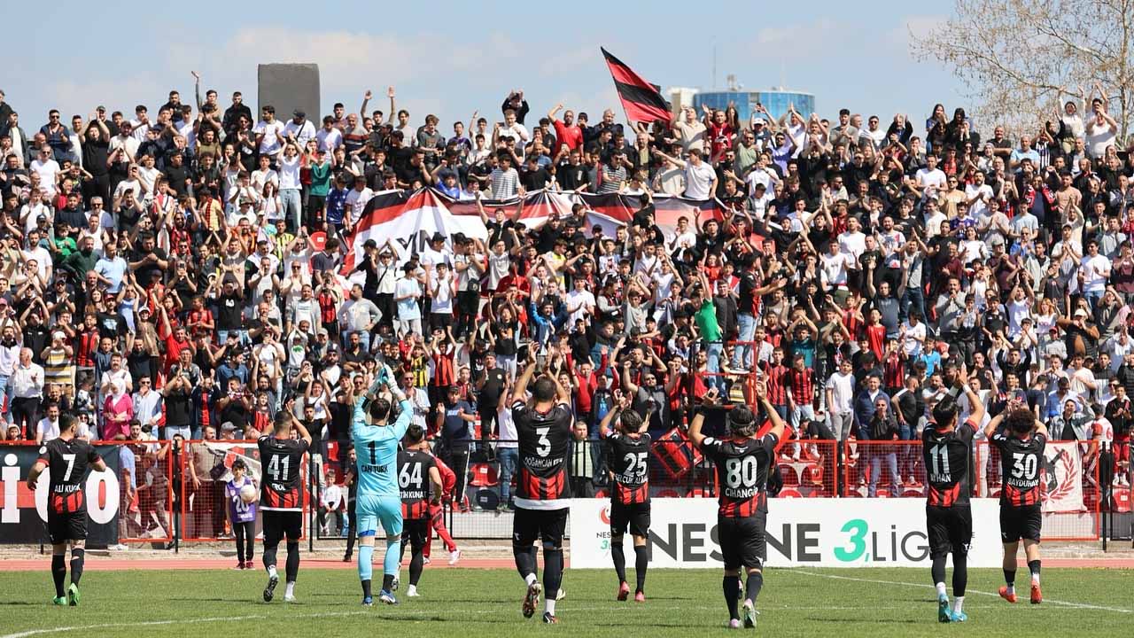 Uşakspor Taraftarı Tritoğlu Parkı’ndan kortejle stada yürüyecek