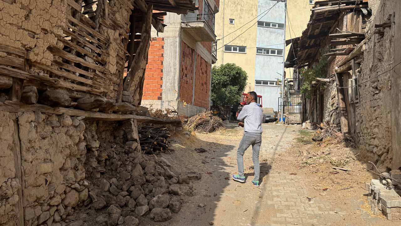 Simav 17 saatte 234 kez sallandı