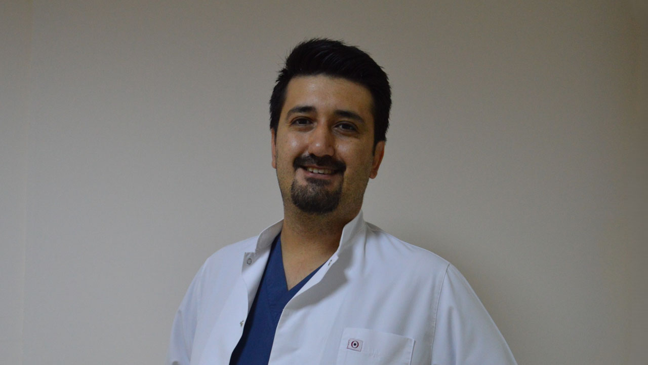 Uzm. Dr. Ayhan Tosun Uşak Eğitim ve Araştırma Hastanesinde göreve başladı