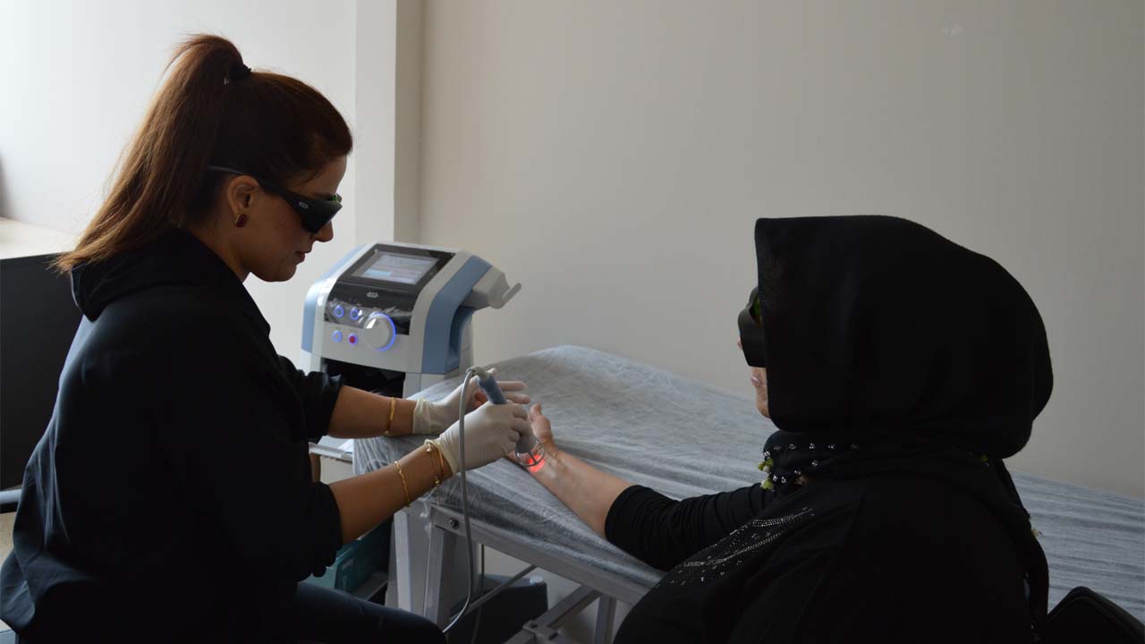 Uşak Eğitim ve Araştırma Hastanesi’nde ameliyatsız ağrı tedavisi başladı