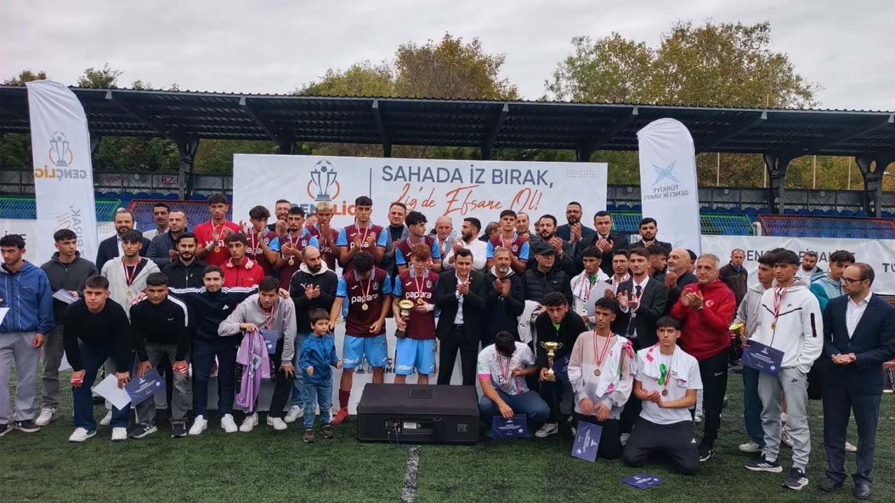 Uşak Spor Lisesi Futbol Takımı finalde Türkiye İkinciliğini kazandı