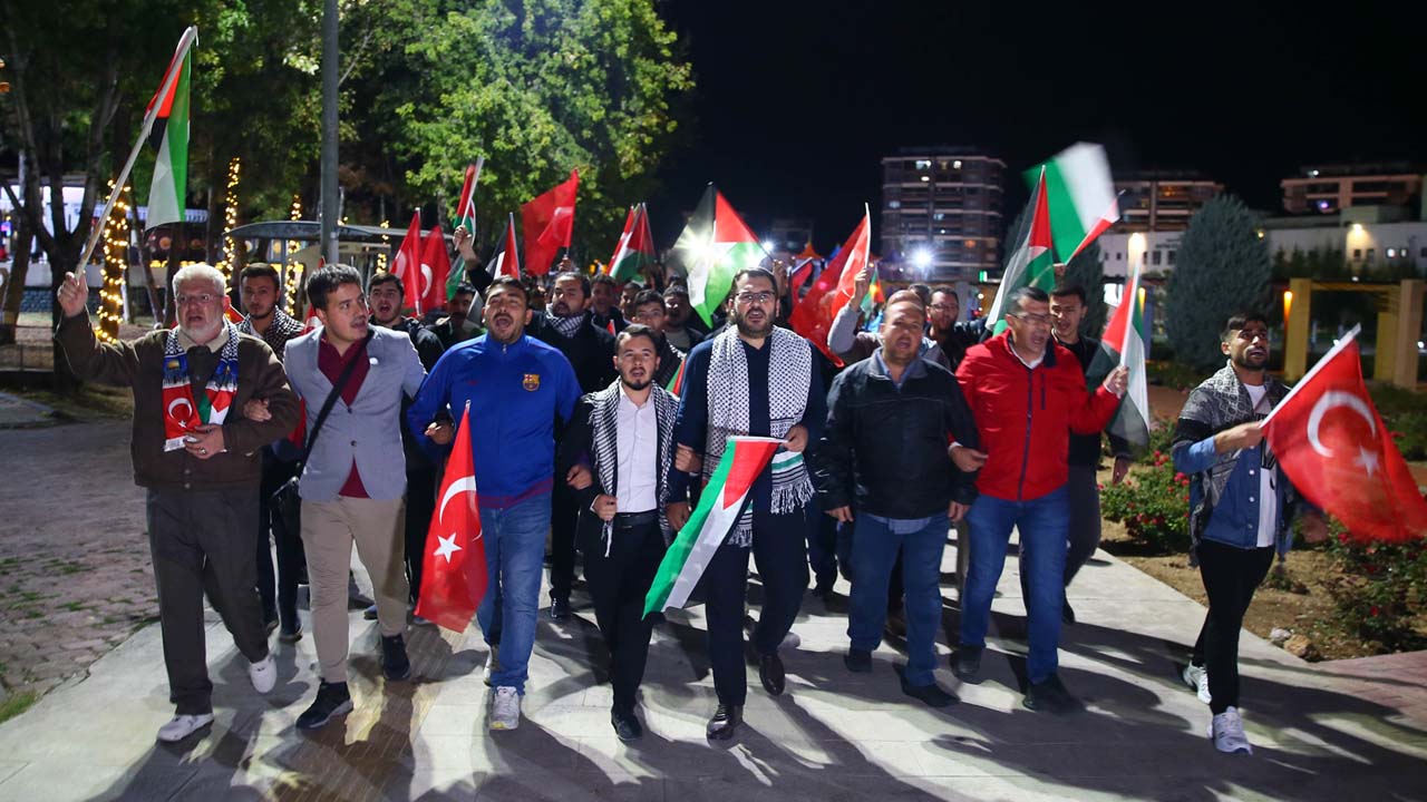 Uşak'ta İsrail'in Küresel Sumud Filosu'na saldırılarına tepki