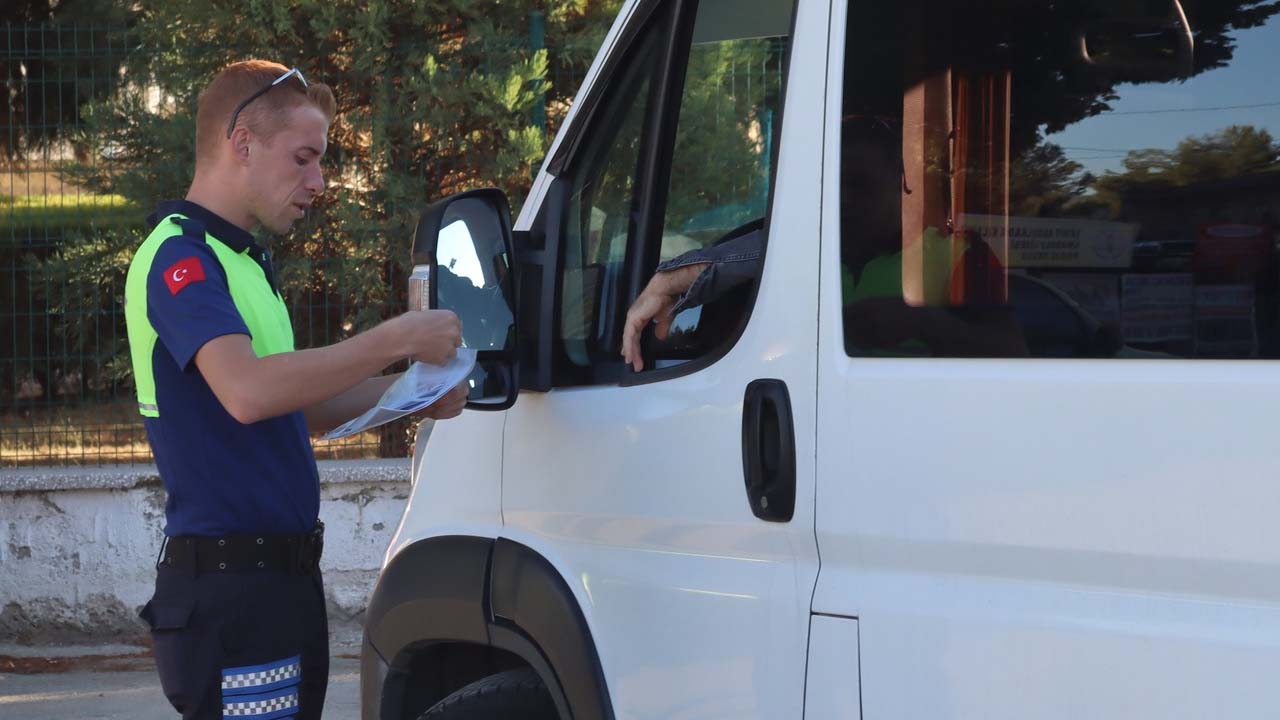 Uşak Belediyesi zabıtasından okul servislerine sıkı denetim