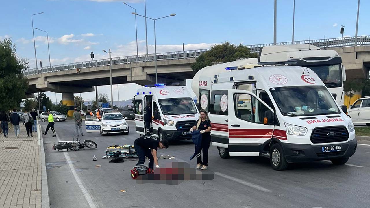 Afyonkarahisar'da tır motosiklete çarptı, 2 kişi öldü