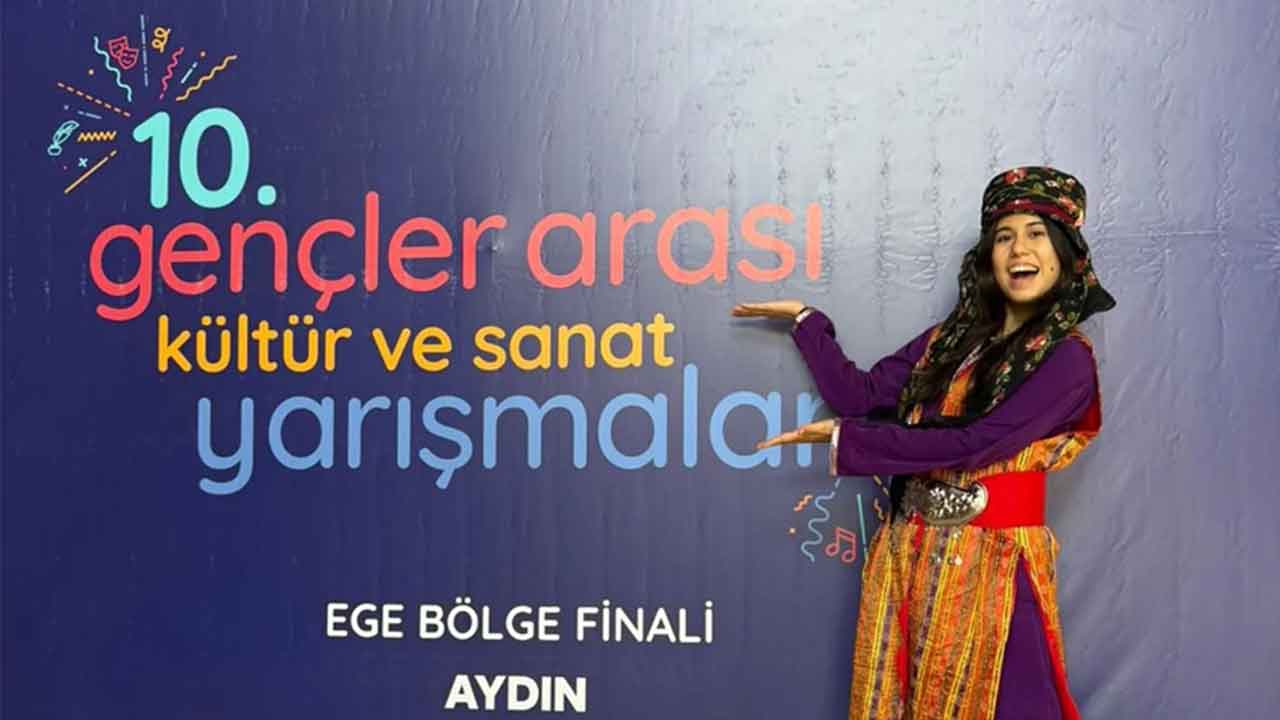 Şiir okuma yarışmasında Ege Bölgesi birincisi Uşaklı öğrenci oldu