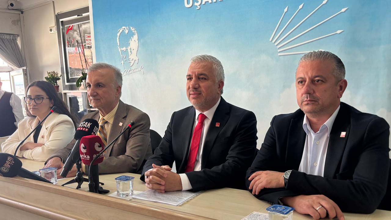 CHP Uşak’ta Kongre Heyecanı: Celalettin Çoban Sahneye Çıktı