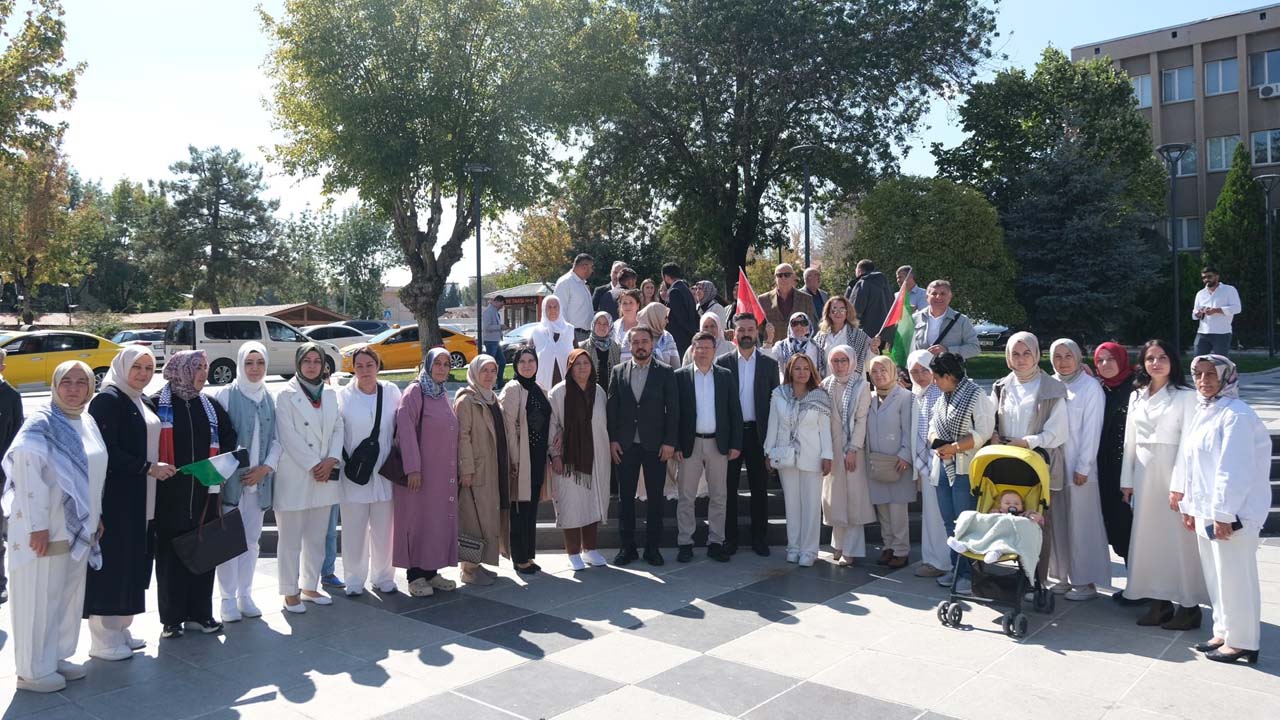 Uşak'ta "Gazze için Sessiz Çığlık" etkinliği yapıldı