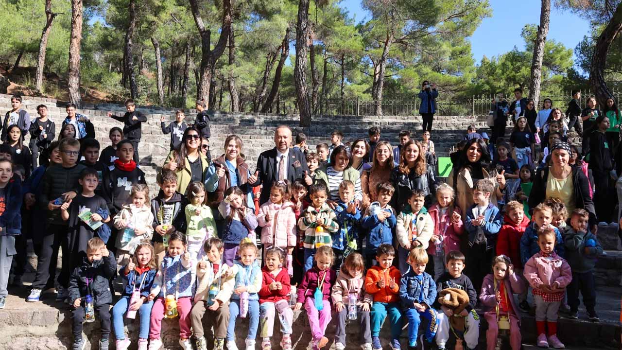 Uşak Belediyesi’nden Dünya Hayvanları Koruma Günü etkinliği
