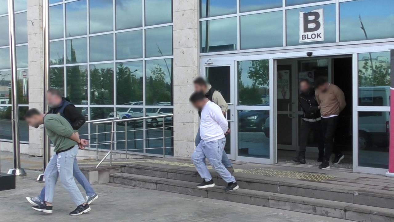 Uşak'ta midelerinden uyuşturucu çıkan 3 İranlı tutuklandı