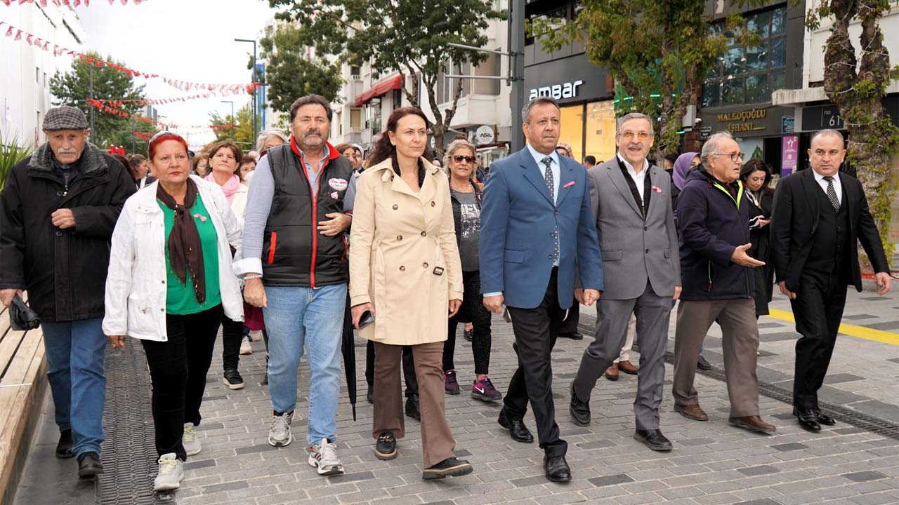 Uşak'ta meme kanserine dikkat çekmek için yürüyüş düzenlendi