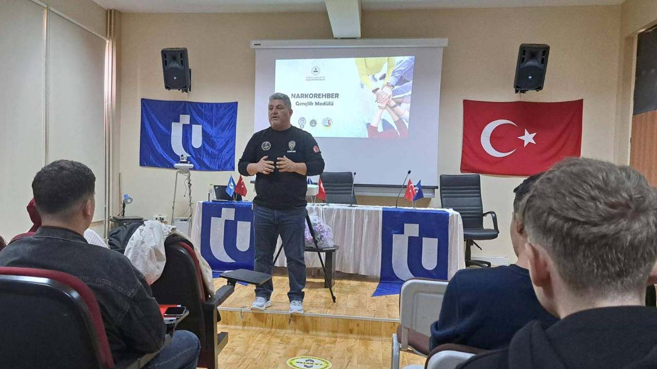 Uşak Emniyetinden gençlere ve güvenlik görevlilerine Narko farkındalık eğitimi