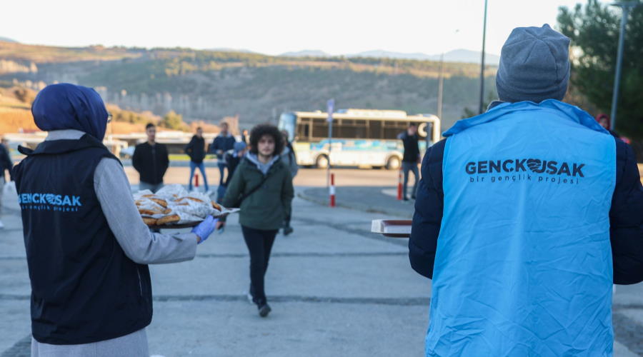Genç Kuşak Topluluğu final haftasında öğrencilerin yanında