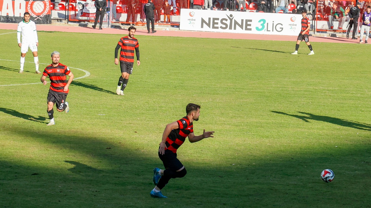 Geriden geldi 3 puanı kaptı, Uşakspor fırtına gibi esti