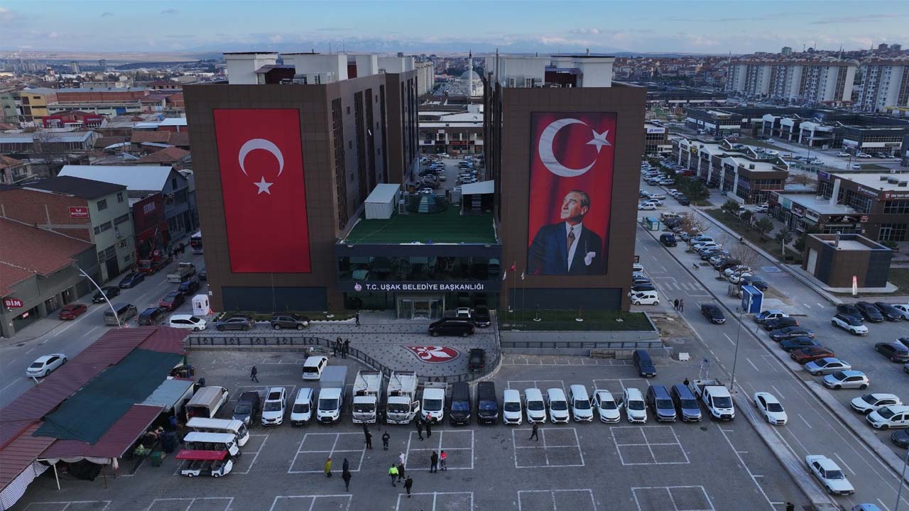 Uşak Belediyesi’nde Mesai Saatleri Düzenlendi