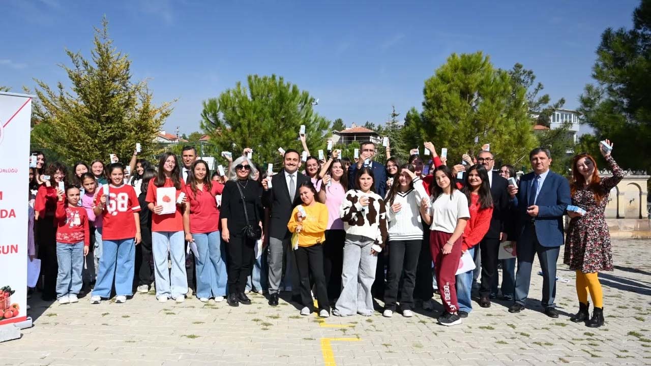 Uşak’ta Dünya Gıda Günü kutlaması, çocuklara sütle sağlık mesajı verildi