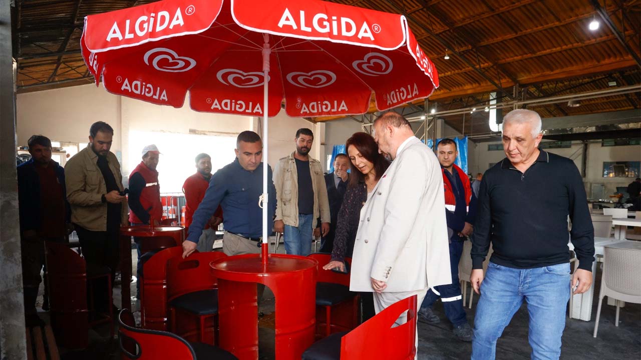 Uşak Belediyesi’nden sıfır atıkta yenilik, varilden masa