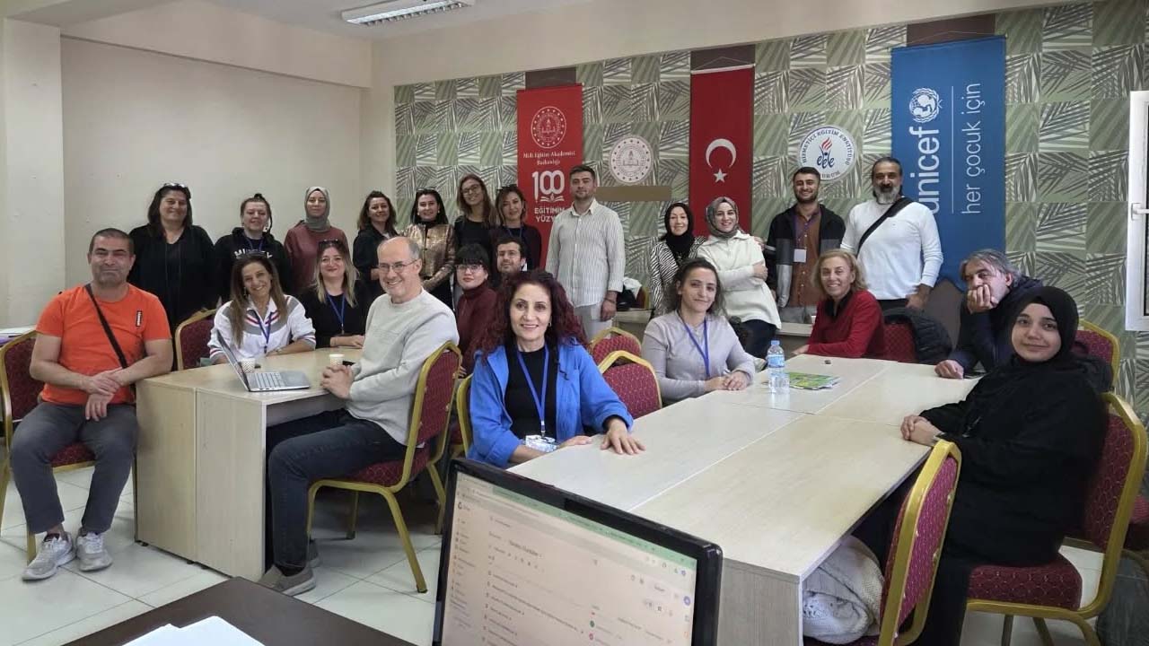 Uşaklı Öğretmenler Harezmi Modeli ile eğitimde dönüşüme hazır