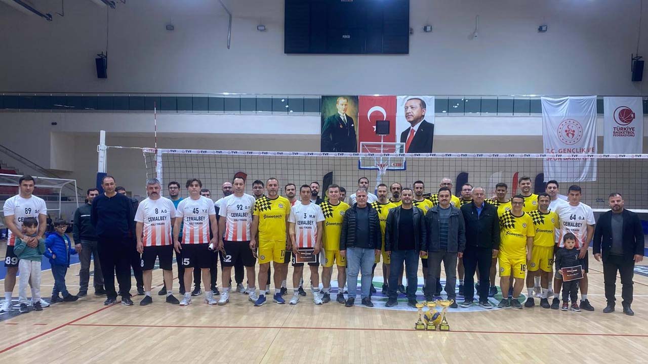 Uşak’ta Kamu Spor Oyunları voleybol turnuvası şampiyonu belli oldu