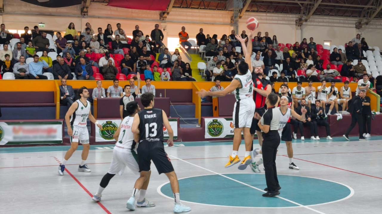 Akhisar deplasmanında kötü başlangıç: İlkler Şehri Uşak Basketbol Uşak 79-66 kaybetti