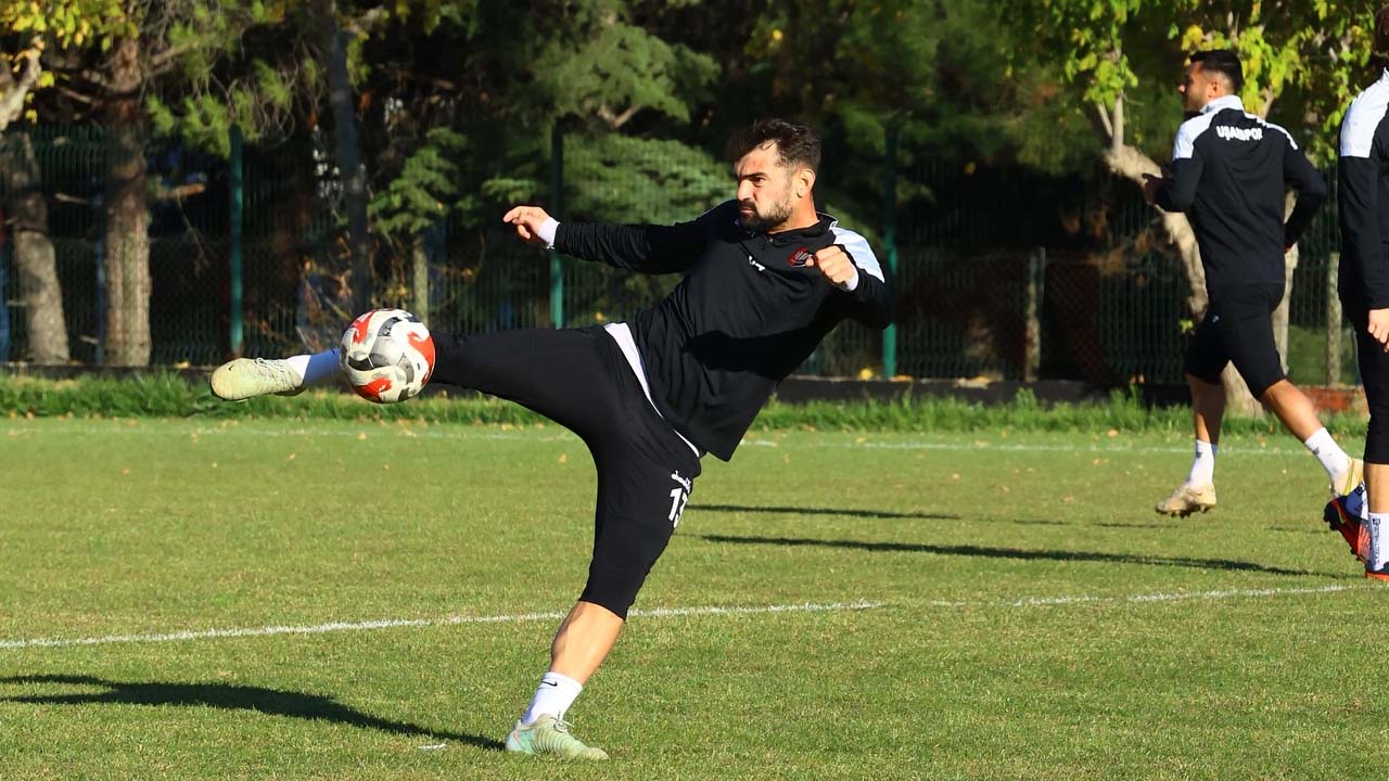 Uşakspor Zirve Takibini Sürdürmek İstiyor: Rakip Tire 2021