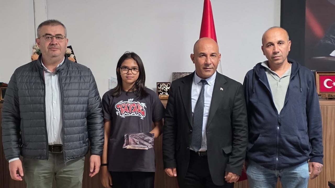 Sivaslı’dan Gurur Veren Başarı: Hazal Özkaya Uşak İl Birincisi Oldu